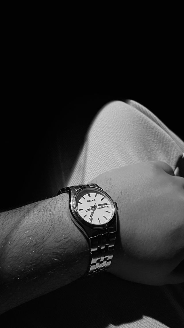 Classic Analog Watch - Image 2